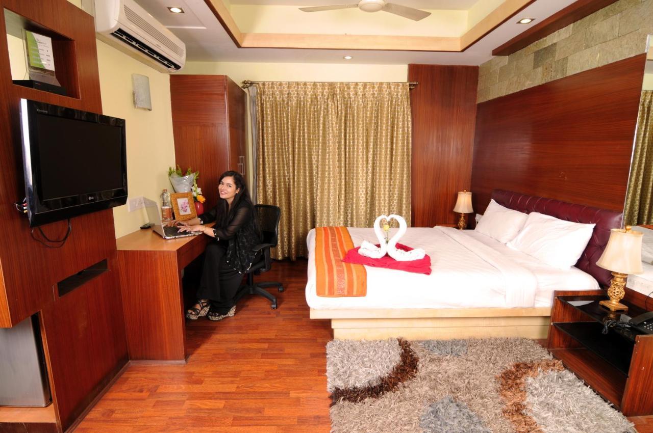 Capital O 3246 The Bouvice Hotel Bangalore Exterior foto